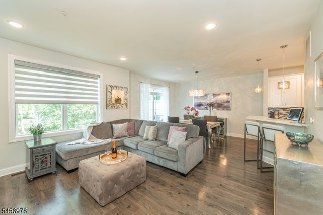 106 Autumn Ct, Little Falls Twp., NJ 07424