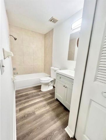 5011 BORDEAUX VILLAGE PLACE 201, Tampa, FL 33617