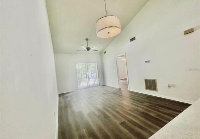 5011 BORDEAUX VILLAGE PLACE 201, Tampa, FL 33617