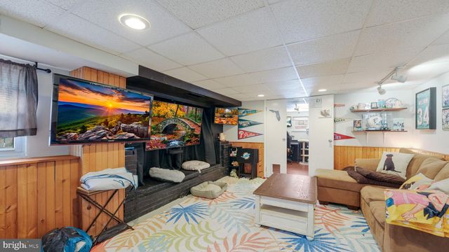 1246 VICTORIA RD, Warminster, PA 18974