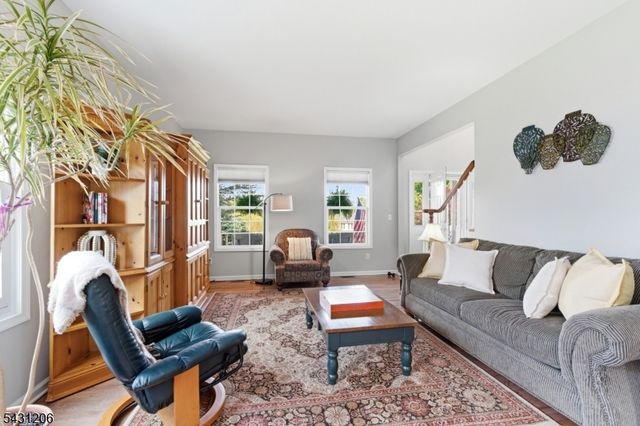 8 Links Ct, Sparta Twp., NJ 07871