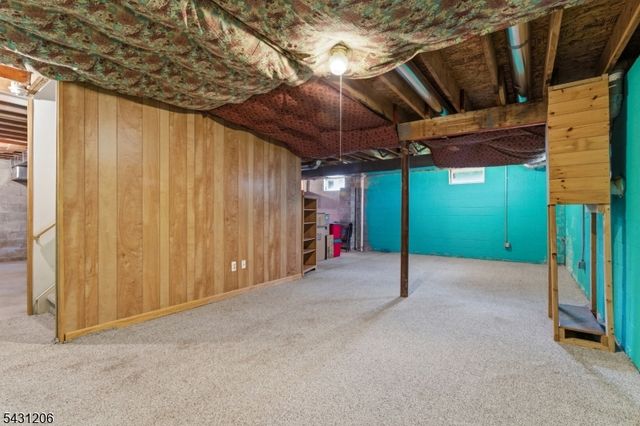 8 Links Ct, Sparta Twp., NJ 07871