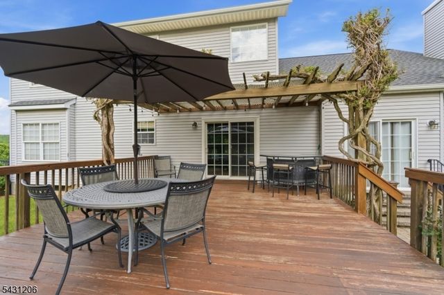 8 Links Ct, Sparta Twp., NJ 07871