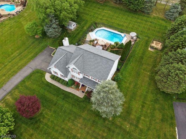 8 Links Ct, Sparta Twp., NJ 07871