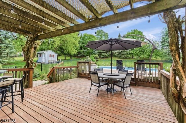 8 Links Ct, Sparta Twp., NJ 07871