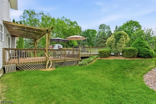 8 Links Ct, Sparta Twp., NJ 07871