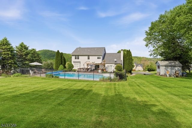 8 Links Ct, Sparta Twp., NJ 07871