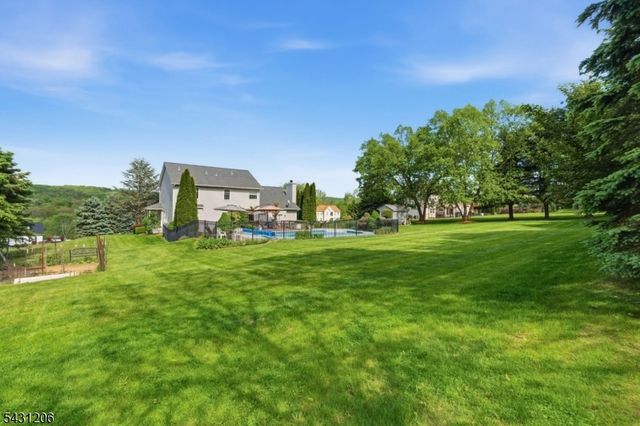 8 Links Ct, Sparta Twp., NJ 07871