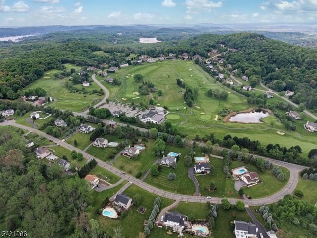 8 Links Ct, Sparta Twp., NJ 07871