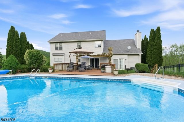 8 Links Ct, Sparta Twp., NJ 07871