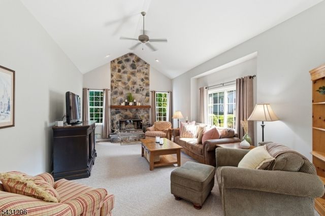 8 Links Ct, Sparta Twp., NJ 07871