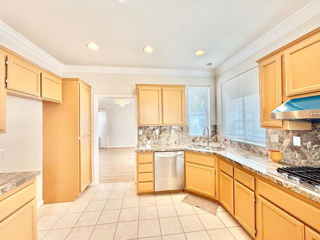1053 L Aloutte Way, Sacramento, CA 95831