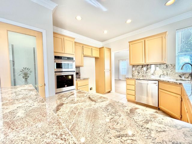 1053 L Aloutte Way, Sacramento, CA 95831