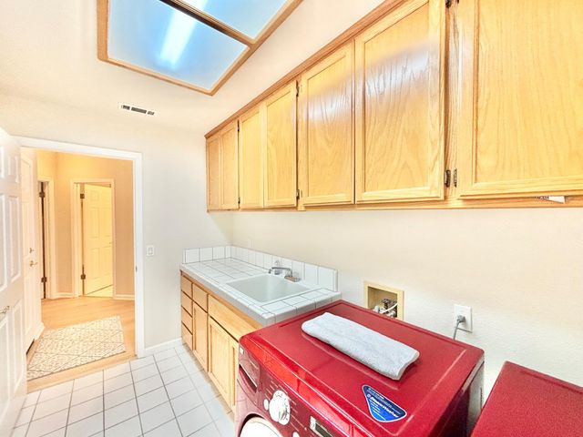 1053 L Aloutte Way, Sacramento, CA 95831