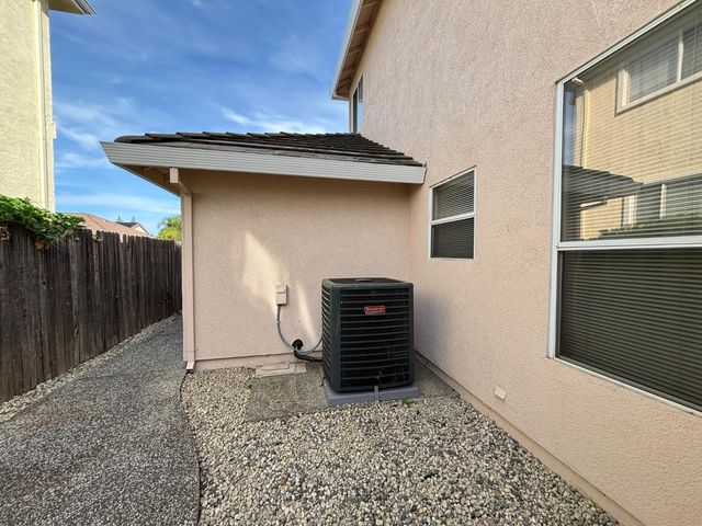 1053 L Aloutte Way, Sacramento, CA 95831