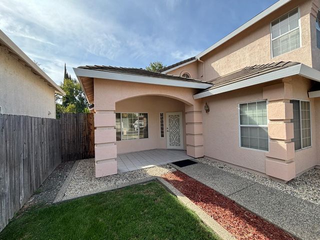 1053 L Aloutte Way, Sacramento, CA 95831