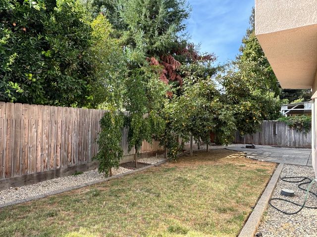 1053 L Aloutte Way, Sacramento, CA 95831