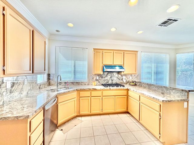 1053 L Aloutte Way, Sacramento, CA 95831