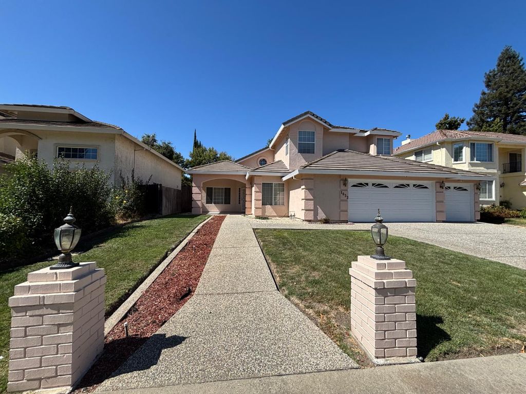1053 L Aloutte Way, Sacramento, CA 95831