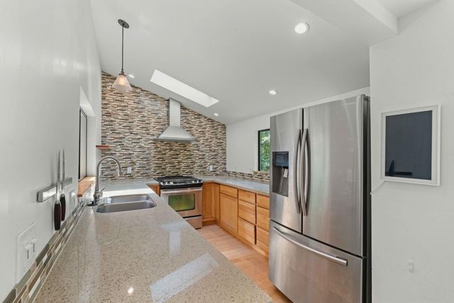 19060 Laurel Drive, Los Gatos, CA 95033