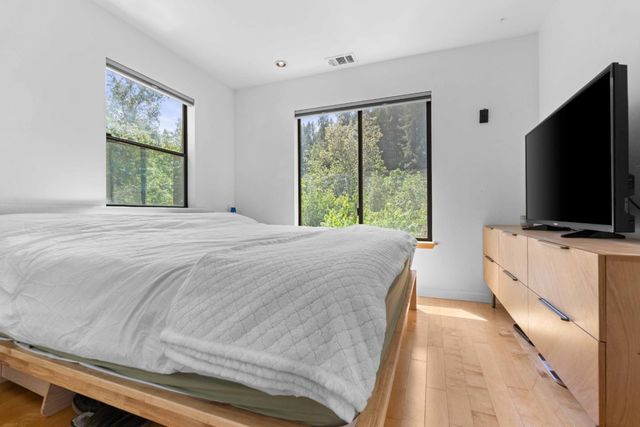19060 Laurel Drive, Los Gatos, CA 95033