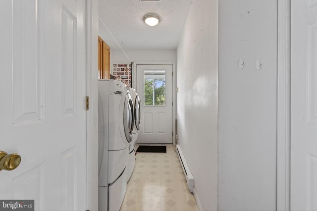 860 TRESTLE CT, Pine Grove, PA 17963