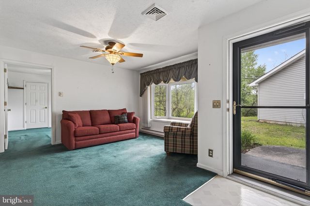 860 TRESTLE CT, Pine Grove, PA 17963