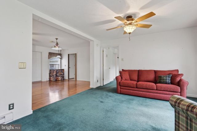 860 TRESTLE CT, Pine Grove, PA 17963
