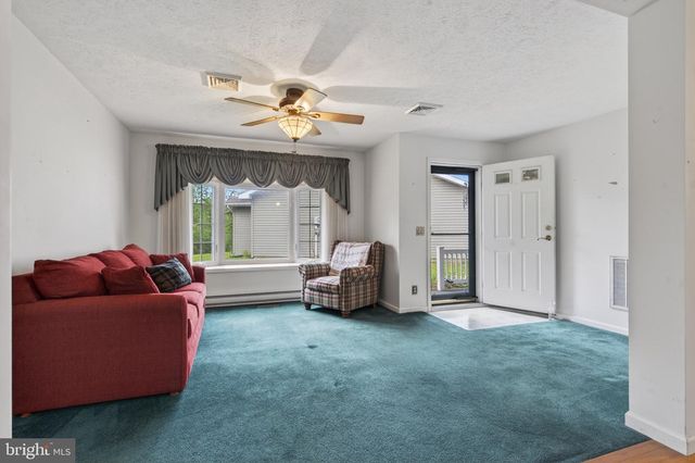 860 TRESTLE CT, Pine Grove, PA 17963