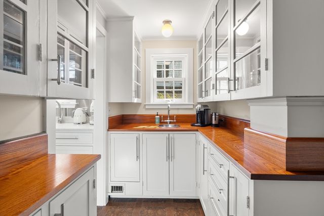 24 Coolidge Avenue, Cambridge, MA 02138