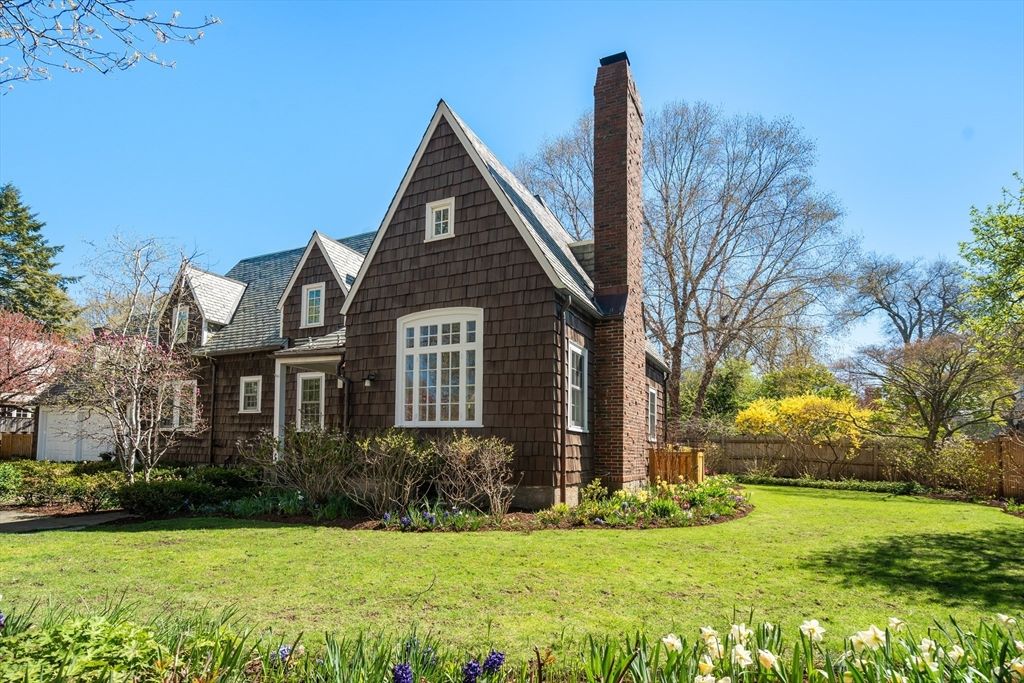 24 Coolidge Avenue, Cambridge, MA 02138