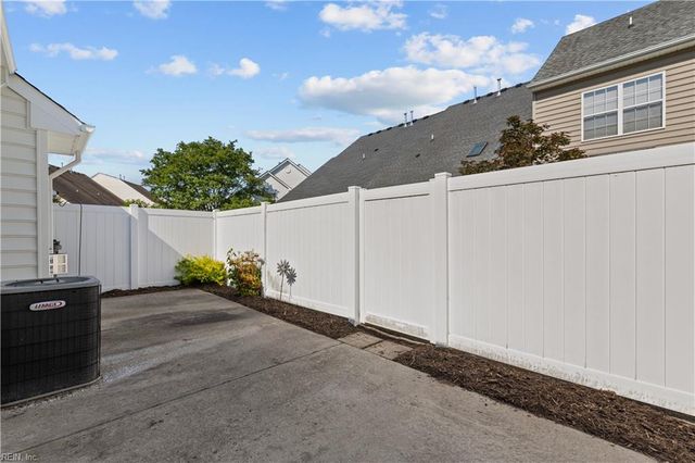 1001 Lambourne LN, Virginia Beach, VA 23462
