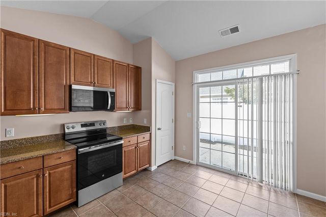 1001 Lambourne LN, Virginia Beach, VA 23462