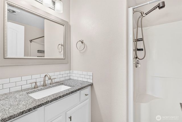 53 Michael St, Cathlamet, WA 98612
