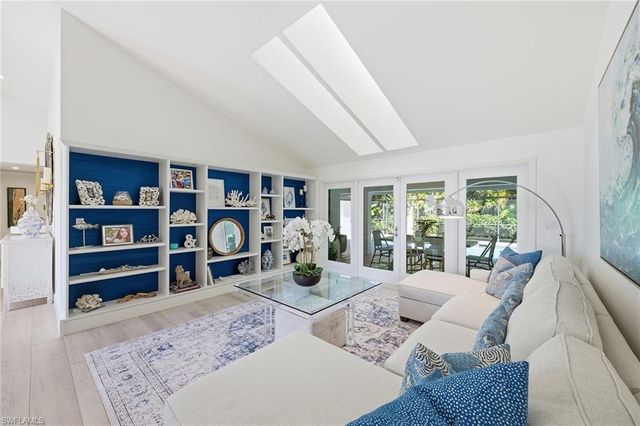 721 Turkey Oak LN, Naples, FL 34108