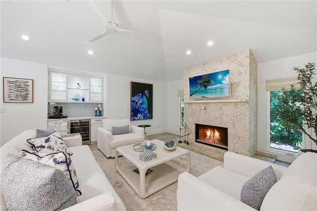 721 Turkey Oak LN, Naples, FL 34108