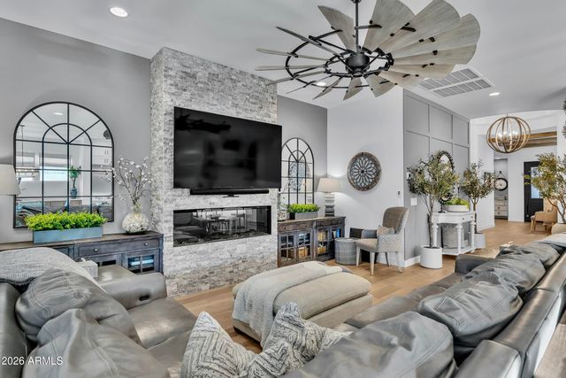 21448 W HILLCREST Boulevard, Buckeye, AZ 85396