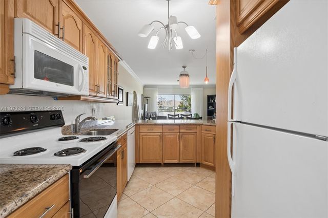 1000 Hillcrest Ct 303, Hollywood, FL 33021