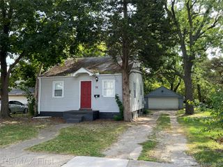 70 E Rutgers Avenue, Pontiac, MI 48340