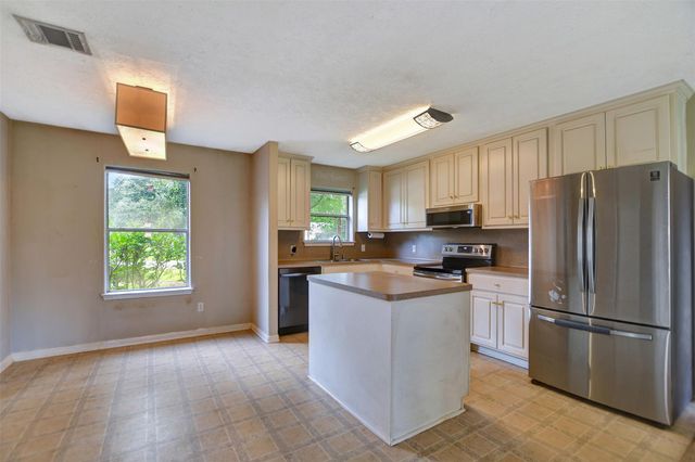 16400 Many Trees Lane, Conroe, TX 77302