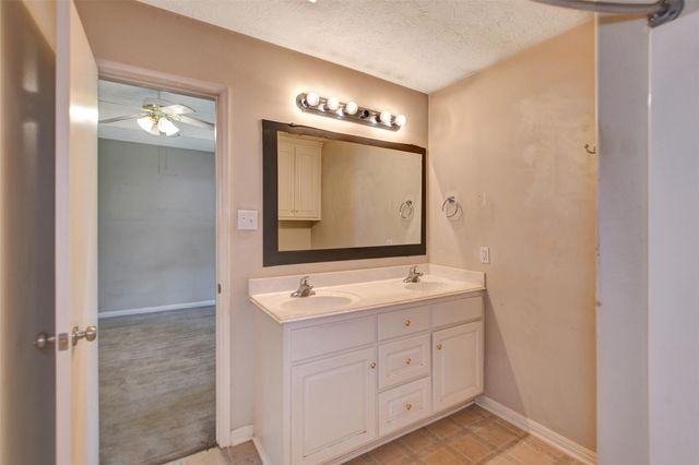 16400 Many Trees Lane, Conroe, TX 77302