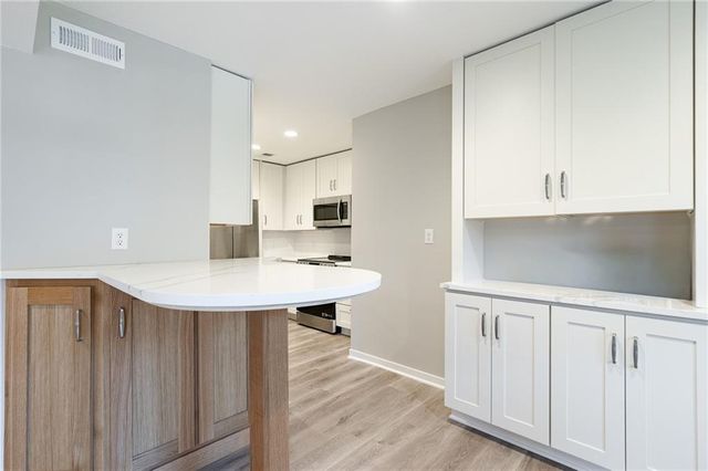 6206 Robinson Street 1, Overland Park, KS 66202