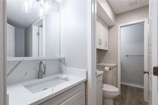 6206 Robinson Street 1, Overland Park, KS 66202
