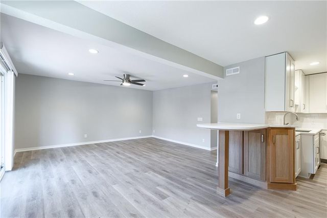 6206 Robinson Street 1, Overland Park, KS 66202