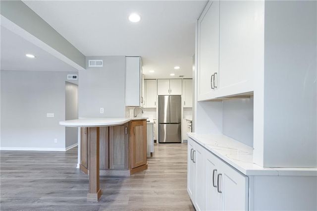 6206 Robinson Street 1, Overland Park, KS 66202