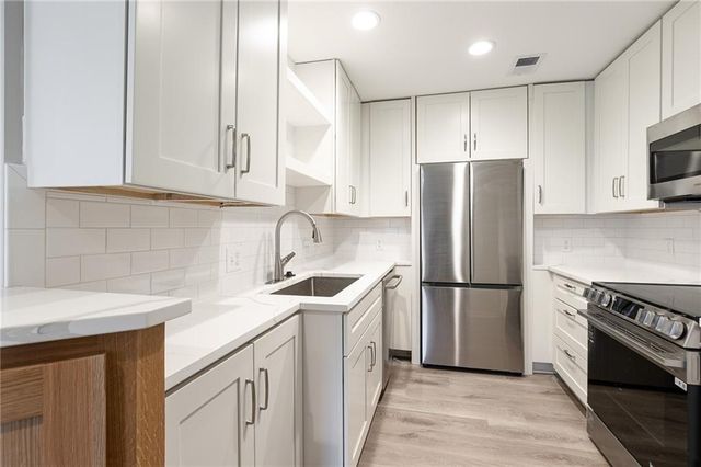 6206 Robinson Street 1, Overland Park, KS 66202