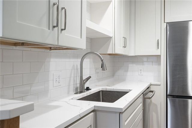 6206 Robinson Street 1, Overland Park, KS 66202