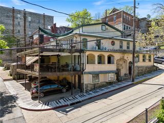 10 W Mountain Street, Eureka Springs, AR 72632