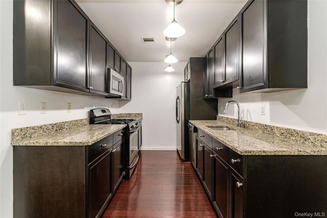 3-15 Endeavor Place A, College Point, NY 11356