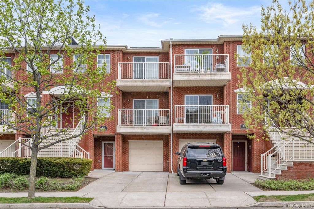 3-15 Endeavor Place A, College Point, NY 11356